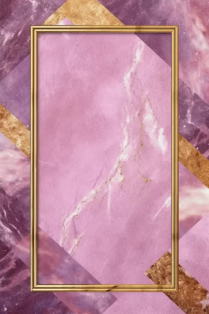 粉红色大理石背景上的橄榄金木制框架