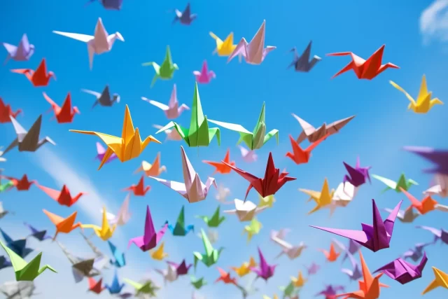 天空中的五彩折纸鸟: 一张令人惊叹的天使照片