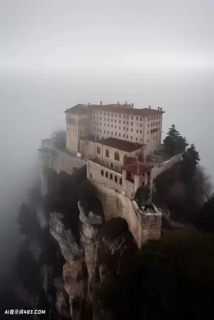 雾中的蒙塔汉斯修道院: 32k UHD的迷人纪录片